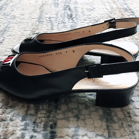 🚫SOLD!! 02/10🚫SALVATORE FERRAGAMO Vara Sandals-7 - Picture 3 of 8